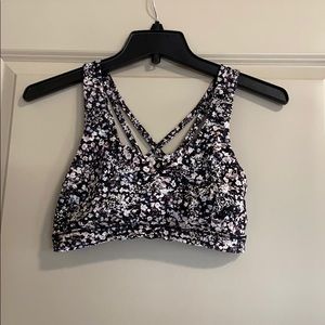 Lululemon sports bra